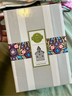 Scentsy little white church warmer in box